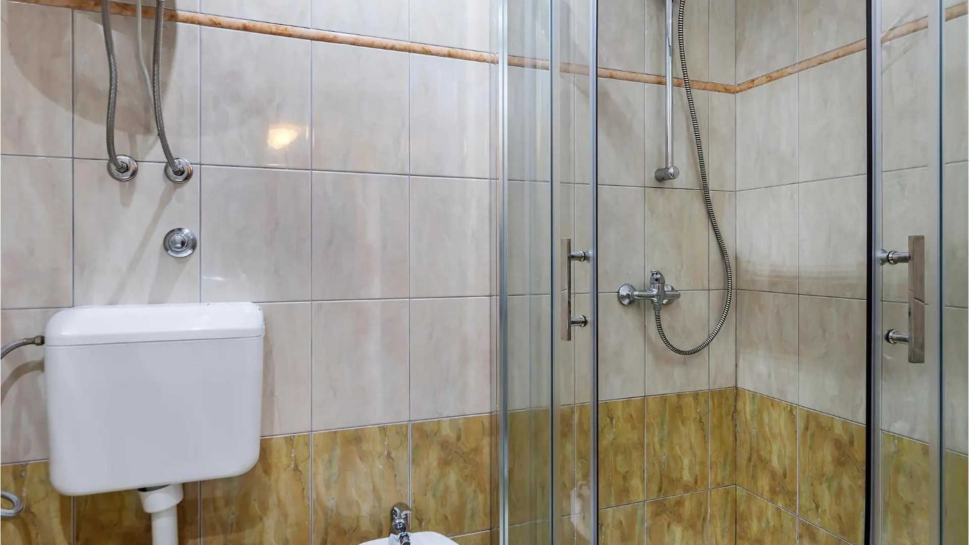 Lovely Apartment In Pula With Wifi 0*,